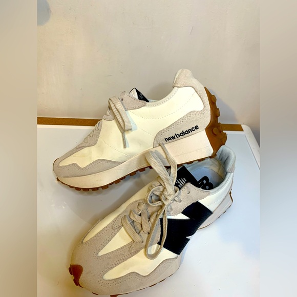 New balance sneakers unisex Sz 7.5wm/ 6 min - Picture 1 of 8